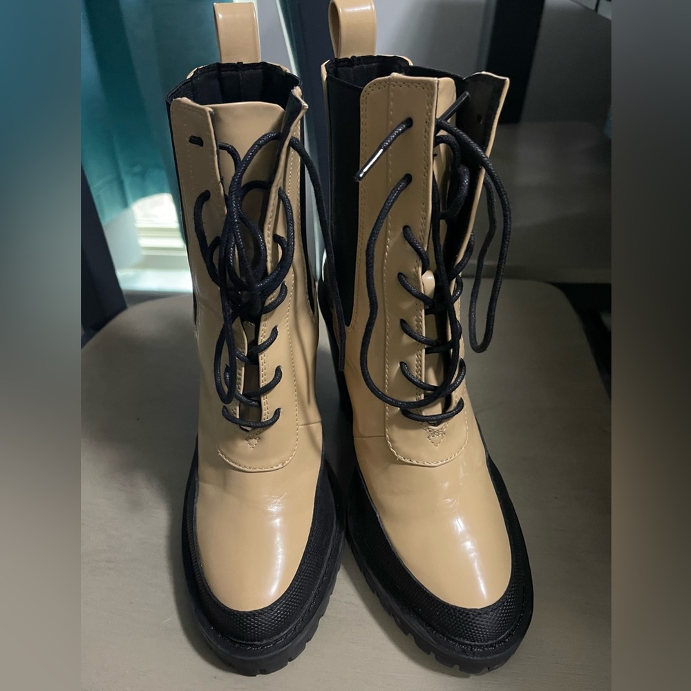 ⭐️ Black & Tan High Boots